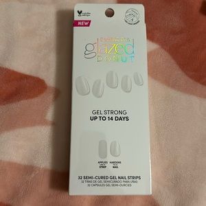 Dashing Diva Glazed Donut Vanilla Glaze Semi Cured Gel Nail Strips